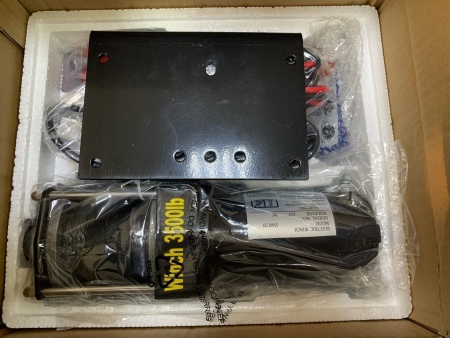 Лебедка Electric Winch 3500 lbs (Синтетический трос) с пультом Лебедка Electric Winch 3500 lbs (Синтетический трос) с пультом